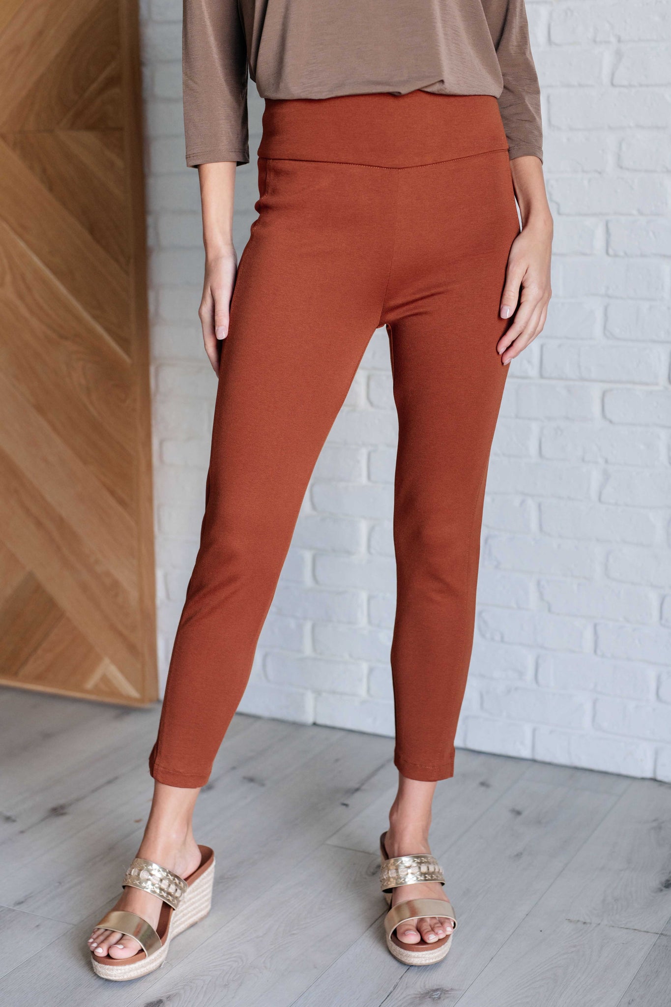 Magic Ankle Crop Skinny Pants in Rust